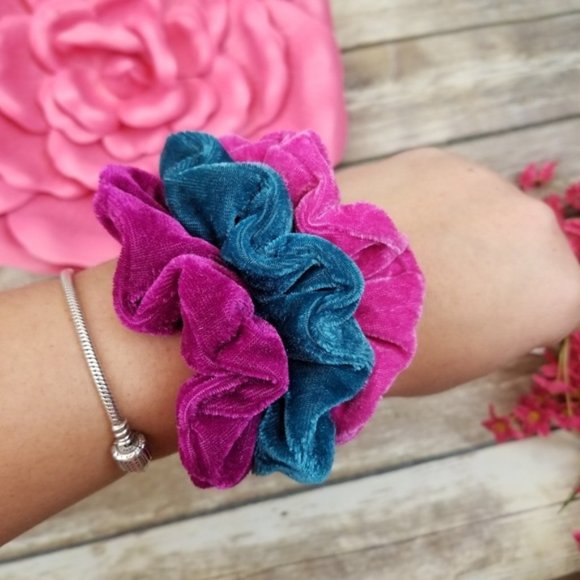 Accessories - Brandy Melville Photo + 3 Velvet Mermaid Scrunchie